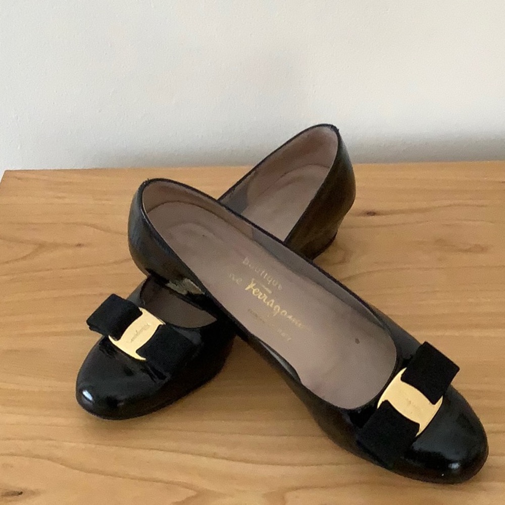 Salvatore Ferragamo Vara Lillaz Black Patent Bow Pumps Heel Shoes 5.5 B